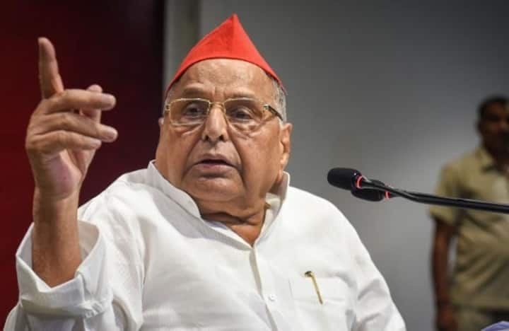 लालू के बयानों पर मुलायम सिंह यादव ने पलटवार किया था. उन्होंने कहा था कि कांग्रेस के तलवे चाटो जाकर. कोई उपाय नहीं बचा तो यही करेंगे. लालू अब खुश कर रहे हैं कांग्रेस को, क्योंकि पता है कि कांग्रेस मेरे खिलाफ है.