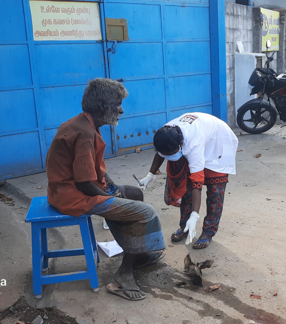 Trichy | சேவைக்கு கிடைத்த பெருமை...தேசியக்கொடி ஏற்றிய 108 பெண் ஊழியர்