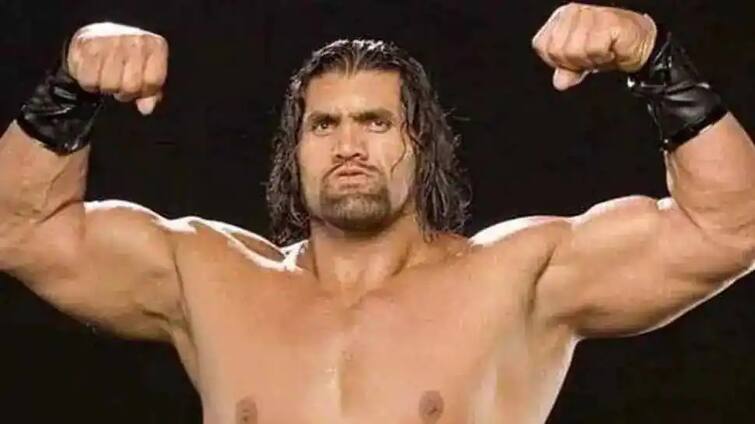 video viral : the great khali acts on allu arjun pushpa dialogue, saying pushpa raj mai jhukega nahi Watch: 'પુષ્પા'નો ફેન થયો WWE રેસલર ધ ગ્રેટ ખલી, બોલ્યો- મેં ઝૂકેગા નહીં.................