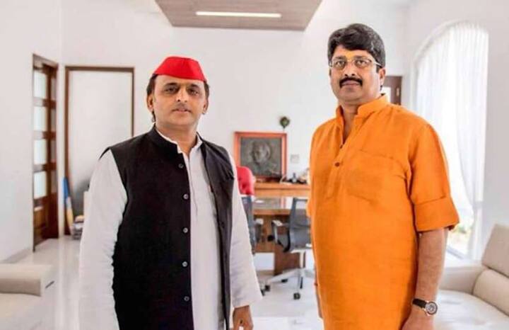 अखिलेश यादव और राजा भैया दोनों ही प्रदेश के चर्चित युवा नेता हैं. राजा भैया राजनीति में अखिलेश यादव से सीनियर हैं. जहां राजा भैया 1993 में विधायक बन गए थे वहीं अखिलेश यादव पहली बार 2000 में लोकसभा पहुंचे थे.