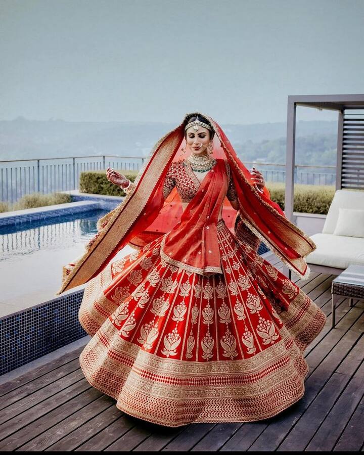 మౌనిరాయ్ వెడ్డింగ్ కాస్ట్యూమ్స్ (Photo Courtesy: Instagram)