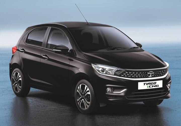 Tata Tiago CNG review: এই গাড়ি প্রতি কেজিতে 27 কিমি মাইলেজ দিতে সক্ষম। আপনি চাইলে এর থেকে আরও বেশি মাইলেজ বের করতে পারেন। Tiago CNG এর সবচেয়ে বড় সমস্যা হল বুট স্পেসের অভাব। সিএনজি কিটের কারণে যা 80 লিটারে কমিয়ে আনা হয়েছে। সবথেকে বড় বিষয় নিরাপত্তার বিষয় নিয়েদারুণ কাজ করেছে টাটা। কোনও কারণে জ্বালানির ঢাকনা সঠিকভাবে বন্ধ না হলে বা গাড়ির মাইক্রো সুইচ বন্ধ না করলে সরবে না গাড়ি।
