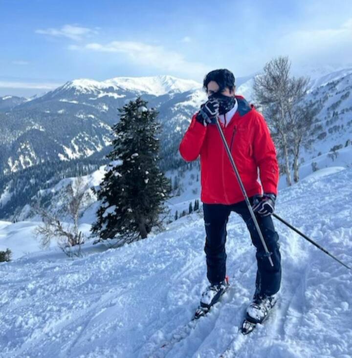 सारानं शेअर केलेल्या या काश्मिरमधील फोटोला  तिच्या चाहत्यांची पसंती मिळाली आहे.  (sara ali khan/instagram)