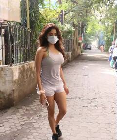 જિમ લૂકમાં ખૂબ જ હોટ અંદાજમાં જોવા મળી જાન્હવી કપૂર, જુઓ તસવીરો