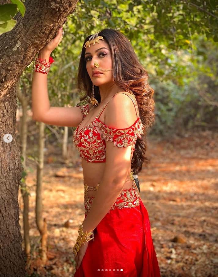 નાગિન 6ની અભિનેત્રી સુરભી ચંદાનાએ તેના નવા નાગીન અવતારમાં સોશિયલ મીડિયા પર એક તસવીર શેર કરી છે.
