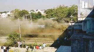 Surat : પેસેન્જર ભરીને નંદુરબારથી ગાંધીધામ જતી સુપર ફાસ્ટ ટ્રેનમાં લાગી આગ, મચી અફરા-તફરી