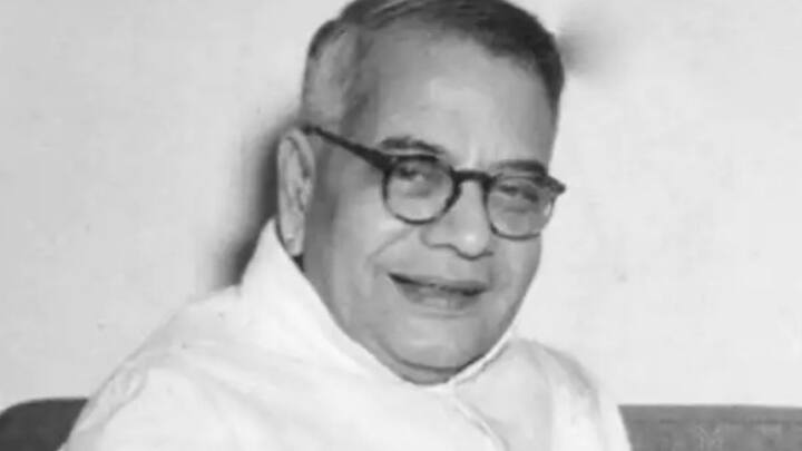 জওহরলাল নেহরুর ঘনিষ্ঠ বলে পরিচিত টিটি কৃষ্ণমাচারি দু’বার অর্থমন্ত্রীর দায়িত্ব সামলেছেন। প্রথম বার ১৯৫৭ সালে বাজেট পেশ করেন তিনি। ১৯৬৪ সালে ফের ওই পদে পুনর্নিযুক্ত হন। প্রথম তিনিই সম্পত্তি কর এবং রিয়েল এস্টেট শুল্ক চালু করেন। এতে তাঁর উপর ক্ষুব্ধ হন দক্ষিণপন্থী রাজনীতিক এবং শিল্পপতি মহল।