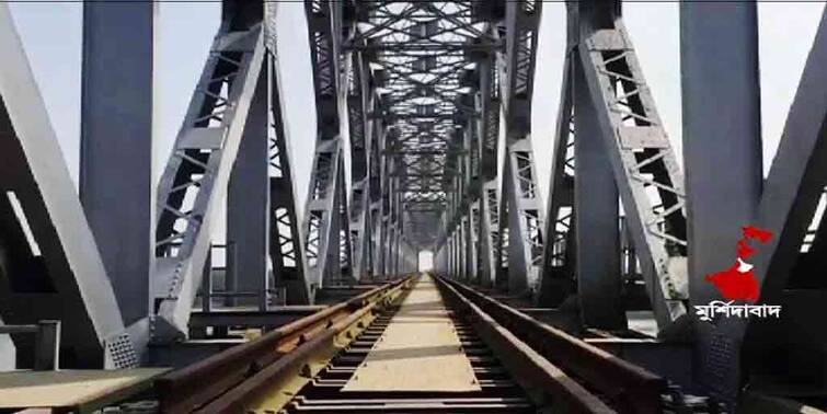 Murshidabad: Murshidabad-Azimganj railway not built in 8 years the railway authorities intervened to solve the problem Murshidabad: ৮ বছরেও তৈরি হয়নি মুর্শিদাবাদ-আজিমগঞ্জ রেলপথ, 'চাকরির দাবিতে আন্দোলনে সমস্যা' মেটাতে উদ্যোগী রেল