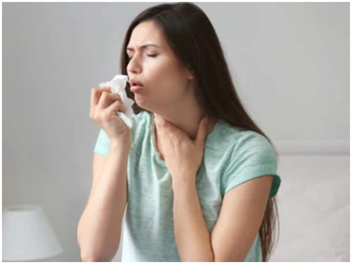Covid-19, Follow these tips to get rid of cough during Covid-19 period And Omicron Variant Aler Health Tips Covid-19: कोरोना काल में खांसी से छुटकारा पाने के लिए अपनाएं ये टिप्स, नहीं होगी परेशानी