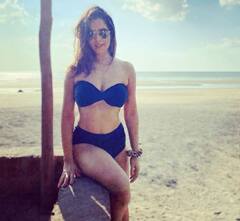 એક્ટ્રેસ કિમ શર્માનો બિકિનીનો બોલ્ડ અંદાજ, તસવીરો થઈ વાયરલ