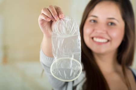 Female Condom | ஆணுறை தெரியும்.. பெண்ணுறை தெரியுமா? அதை எப்படி பயன்படுத்துவது?