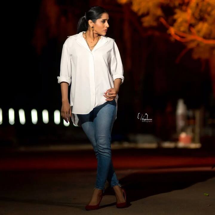 ఓ పక్క సినిమాలు, టీవీ షోలు అంటూ బిజీగా గడుపుతోంది ఈ బ్యూటీ. (Photo Courtesy: Instagram)