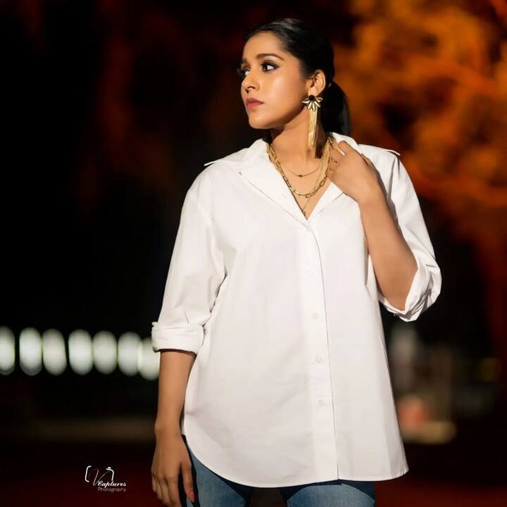 ఎప్పటికప్పడు హాట్ ఫోటోషూట్ లలో పాల్గొంటూ వాటిని తన ఇన్స్టాగ్రామ్ లో షేర్ చేస్తుంటుంది. (Photo Courtesy: Instagram)