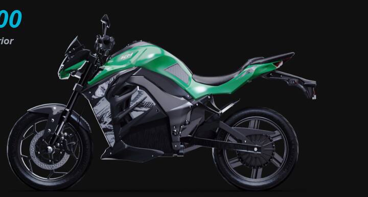 Kabira Mobility KM 4000: यह बाइक एक बार चार्ज होने पर 150 किलोमीटर तक जा सकती है. इसकी टॉप स्पीड 120 किलोमीटर प्रति घंटा तक की है. इसे फास्ट चार्जर से 2 घंटा 50 मिनट में फुल चार्ज किया जा सकता है. इसकी कीमत 1.36 रुपये एक्स शोरूम है.