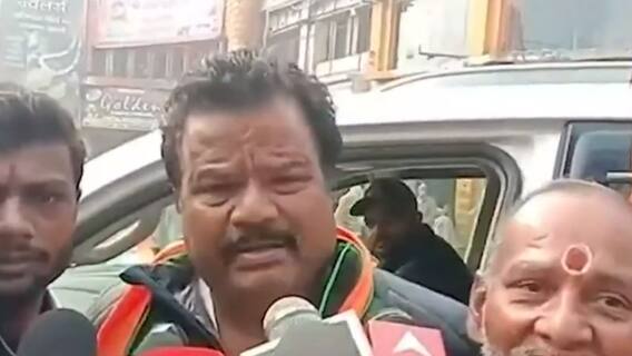 कोरोना के खतरे के बीच बेखौफ चुनावी प्रचार कर रहे नेताजी, न मास्क न सोशल डिस्टेंसिंग