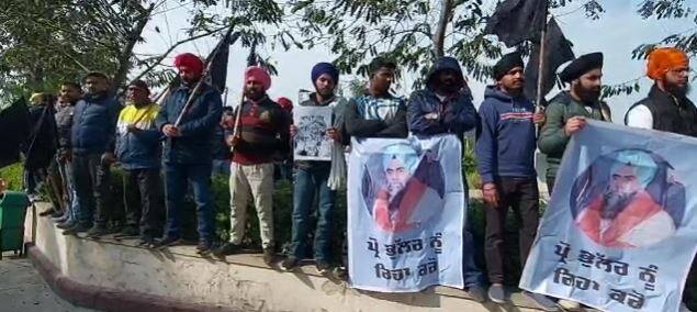 ਇਹ ਜਥੇਬੰਦੀਆਂ ਪ੍ਰੋ. ਦਵਿੰਦਰਪਾਲ ਭੁੱਲਰ ਤੇ ਹੋਰ ਬੰਦੀ ਸਿੰਘਾਂ ਦੀ ਰਿਹਾਈ ਦੀ ਮੰਗ ਕਰ ਰਹੀਆਂ ਹਨ।