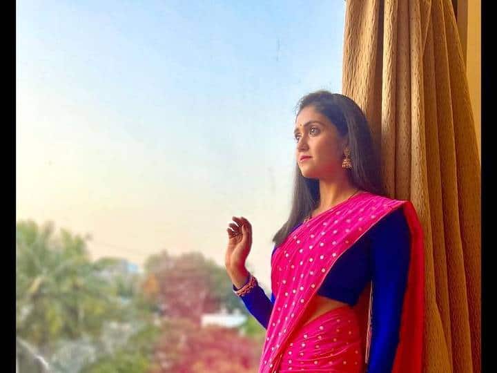 सैराट चित्रपटातून आपल्या अभिनय कारकिर्दीची सुरुवात करणाऱ्या आर्ची अर्थात रिंकू राजगुरू आज यशाच्या शिखरावर विराजमान आहे.(Photo : @iamrinkurajguru/IG)