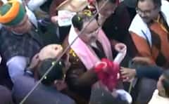 UP Election: सपा के गढ़ शिकोहाबाद में घर-घर पहुंचे JP Nadda, इस तरह कर रहे हैं प्रचार