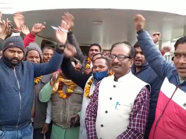 Jwalapur Uttarakhand Azad Samaj Party candidate SP Singh Engineer give membership to workers of BJP  BSP ANN Uttarakhand Election 2022: बसपा-बीजेपी के सैकड़ों कार्यकर्ता आजाद समाज पार्टी में शामिल, एसपी सिंह इंजीनियर ने लगाया ये आरोप