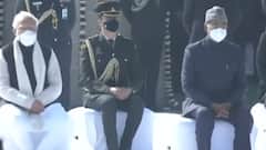 PM Modi ने Rajghat पर Mahatma Gandhi को दी श्रद्धांजलि