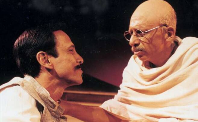 नसुरुद्दीन शाह (हे राम) : हे राम चित्रपटात महात्मा गांधींची व्यक्तिरेखा निभावताना नसुरुद्दीन शाह यांनी भाषा आणि देहबोलीचा उत्तम समतोल राखला.