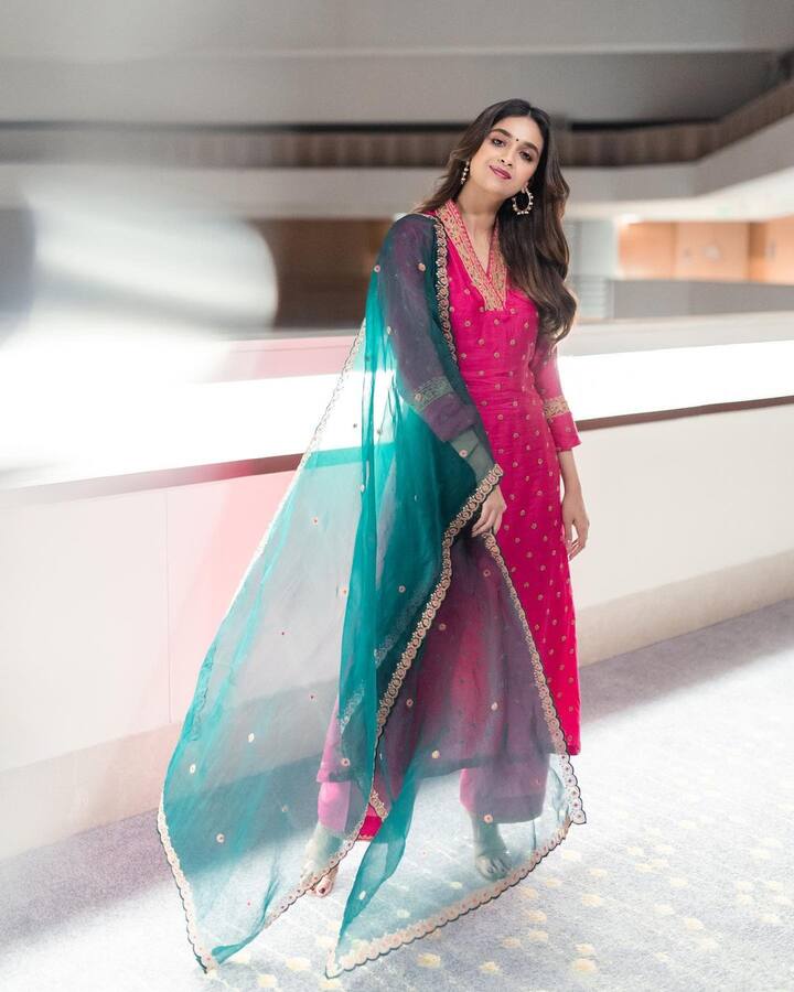 కీర్తి సురేష్ అందమైన ఫోటోలు  -Image credit: KeerthySuresh/Instagram