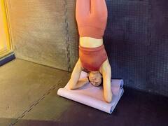 RakulPreet Singh Photos: తలకిందులుగా రకుల్... అందుకే అంత ఫిట్