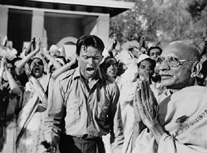 जे. एस. कश्यप (नाईट अवर टू रामा) : 1963 साली आलेल्या 'नाईट अवर टू रामा' या चित्रपटात जे. एस. कश्यप यांनी गांधीजींची व्यक्तिरेखा उत्तम निभावली. हा चित्रपट 'नाईट अवर टू रामा' या स्टॅन्ली वॉल्पर्ट यांच्या कादंबरीवर आधारित आहे.