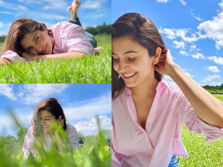 अनुष्का शर्मा (Anushka Sharma) सोशल मीडिया पर काफी एक्टिव रहती हैं. वह आए दिन सुर्खियों का हिस्सा बनी रही हैं. वह अपनी खूबसूरत तस्वीरें शेयर करती रहती हैं जिसकी वजह से फैंस उन्हें बेहद पसंद करते हैं. फैंस को अनुष्का के कमबैक का बेसब्री से इंतजार है. अनुष्का अपनी खूबसूरत तस्वीरें पोस्ट करती रहती हैं जो पोस्ट होते ही वायरल हो जाती हैं. (फोटो-सोशल मीडिया)