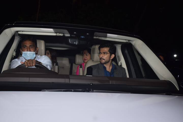 बिग बॉस के फिनाले में आज शो के सभी कंटेस्टेंट ने हिस्सा लिया. जो कंटेस्टेंट बाहर हो गए थे वो भी बिग बॉस 15 के फिनाले में मौजूद रहे तो वहीं बिग बॉस के पिछले सीजन के विनर भी.