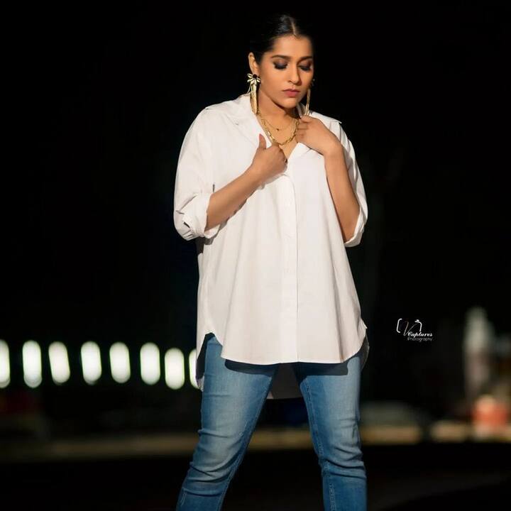 తాజాగా ఫోటోషూట్ లో పాల్గొంది. వీటిని ఇన్స్టాగ్రామ్ లో షేర్ చేయగా.. నెటిజన్లను నుండి మంచి రెస్పాన్స్ వస్తుంది. (Photo Courtesy: Instagram)