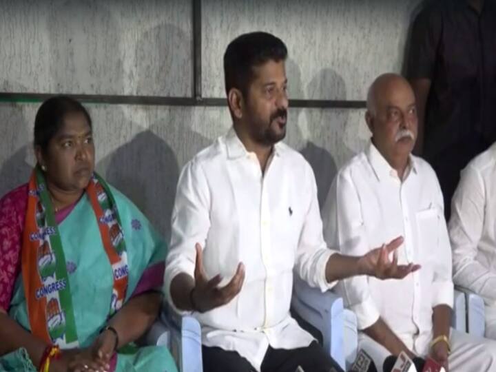 Adilabad tpcc president reventh reddy criticizes cm kcr for not giving double bed rooms and jobs notification Revanth Reddy: వచ్చే ఎన్నికల్లో కాంగ్రెస్ కు పూర్తి మెజారిటీ... తెలంగాణ ప్రజలు కేసీఆర్ ను నమ్మడంలేదు... రేవంత్ రెడ్డి కామెంట్స్