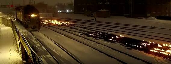 Chicago Railway Tracks on Fire : షికాగోలో రైల్వే ట్రాక్ పై మంటలు, దానిపై నుంచే రైళ్లు | ABP Desam