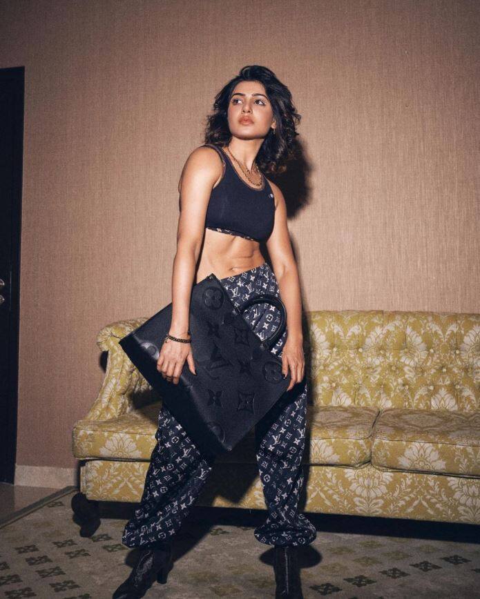 ਉਨ੍ਹਾਂ ਨੌਕਰੀਆਂ ਵਿੱਚੋਂ ਇੱਕ ਮਾਡਲਿੰਗ ਸੀ। ਸਮੰਥਾ ਨੇ ਦੱਸਿਆ ਕਿ ਉਸ ਨੂੰ ਮਾਡਲਿੰਗ ਦੇ ਸਮੇਂ 'ਚ 'ye maaya Chesave' ਫਿਲਮ ਆਫਰ ਹੋਈ ਸੀ ਅਤੇ ਉਸ ਤੋਂ ਬਾਅਦ ਉਸ ਨੇ ਅੱਜ ਤੱਕ ਪਿੱਛੇ ਮੁੜ ਕੇ ਨਹੀਂ ਦੇਖਿਆ।