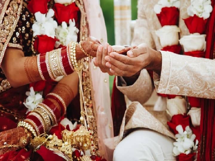 Here boys give dowry to marry NRI girls, know the principles of '42 Gam Patidar Samaj' Gujarat News: यहां लड़कियों से शादी करने के लिए लड़के देते हैं दहेज, जानिए- '42 गाम पाटीदार समाज' के उसूल