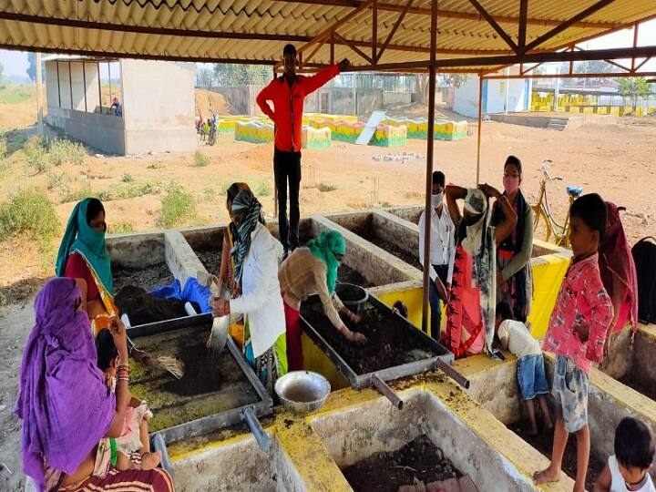 Chhattisgarh Gauthan Nirman: सीएम के जिले में एक ही छत के नीचे 5 कारोबार कर लाखों रुपये कमा रही हैं महिलाएं, करती हैं ये-ये काम