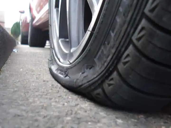 car care tips how to change flat car tyre step by step process Car Tyre Stepney Change: मिनटों में ऐसे कर सकते हैं कार का टायर चेंज, जानें स्टेपनी लगाने का तरीका