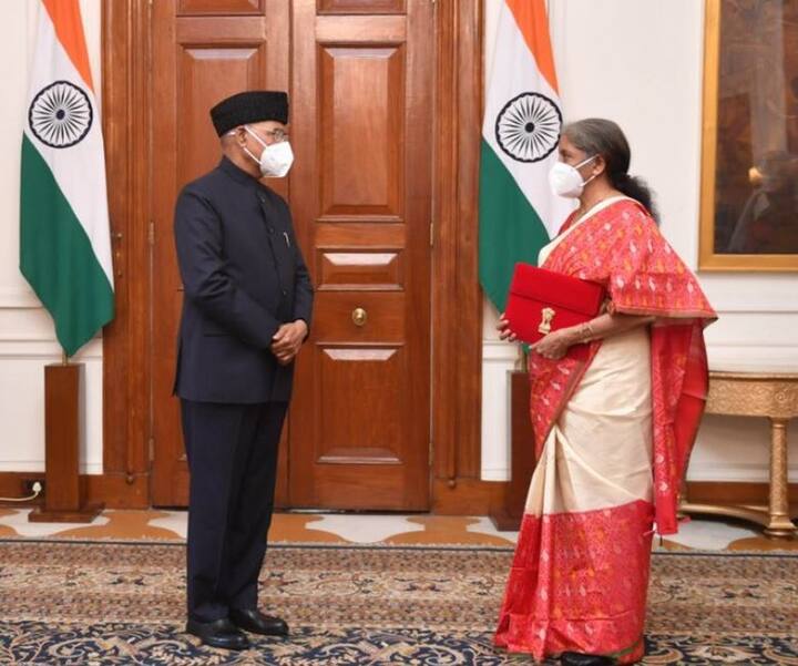 સરકાર દર વર્ષે સંસદમાં બજેટ સત્રનું આયોજન કરે છે. આ બજેટ સત્રમાં દેશના આર્થિક વિકાસ અને અર્થવ્યવસ્થાને લગતા વિવિધ નિર્ણયો લેવામાં આવે છે. નાણામંત્રી આ બજેટ સત્રમાં જ આગામી નાણાકીય વર્ષ માટે દેશનું સામાન્ય બજેટ રજૂ કરે છે.