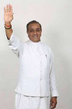 UP Elections: जब यूपी चुनाव में एक दूसरे से भिड़ी थीं इस दिग्गज नेता की दोनों पत्नियां, बेहद रोचक था मुकाबला