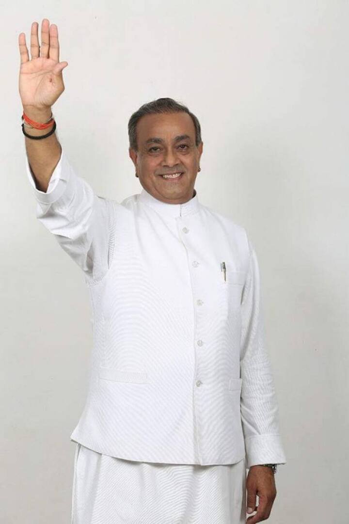 संजय सिंह अमेठी राजपरिवार से हैं. वह सालों कांग्रेस में रहे. वह गांधी परिवार के बेहद करीब भी रहे हैं. हालांकि संजय सिंह अब बीजेपी में शामिल हो चुके हैं.