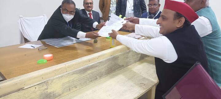 तस्वीर शेयर करते हुए उन्होंने लिखा कि नॉमिनेशन की प्रक्रिया पूर्ण हुई… मिशन 22 की ओर बढ़ता एक और क़दम…बाइस में बाइसिकल