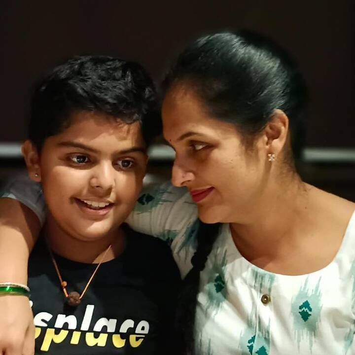 చిన్నప్పటినుంచి సినిమాల మీద ఉన్న శ్రద్ధ ఆమెను నటన వైపు అడుగేసేలా చేసింది. పలు కన్నడ సీరియల్స్, కన్నడ సినిమాల్లో నటించి గుర్తింపు తెచ్చుకున్న జ్యోతిరాయ్ కి పెళ్లైంది, ఓ బాబు ఉన్నాడు.(Image Credit: Jyothi Rai/Instagram)