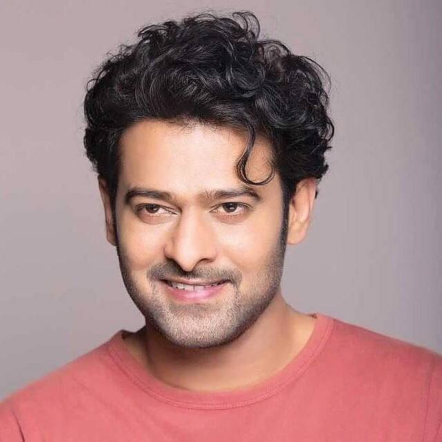 बाहुबली फेम एक्टर प्रभास (Prabahas) ने अपने करियर में कई ऐसी फिल्मों के ऑफर ठुकराए हैं, जो आगे चलकर सुपर डुपर हिट साबित हुई हैं.