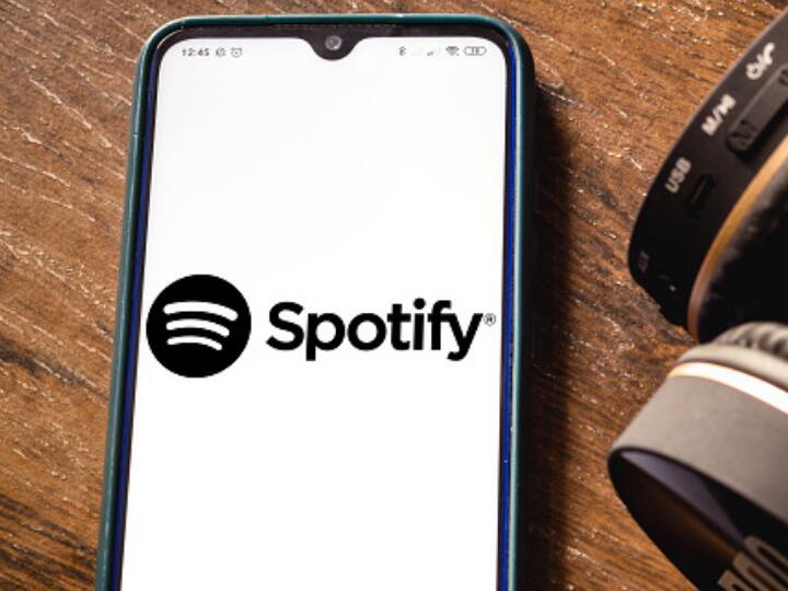 Joe Rogan podcast controversy: Spotify will show advisory for content around Covid-19 details Spotify Announces Advisory, Warning Around COVID-19 After Joe Rogan Controversy