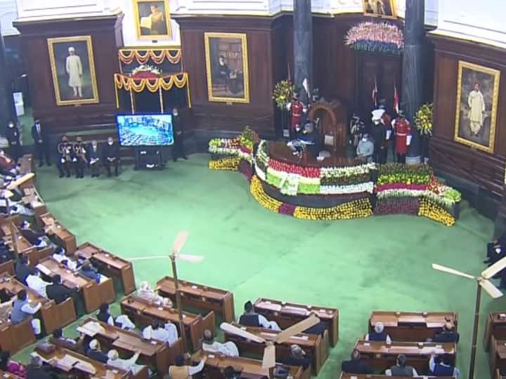 Budget Session MPs violate corona protocols while President address in parliament Budget Session: राष्ट्रपति के अभिभाषण के दौरान कोविड-19 संबंधी नियमों का उल्लंघन करते नजर आए सांसद