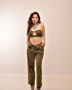 PHOTO : उर्फीच्या फोटोंनी घातला सोशल मीडियावर धुमाकूळ!