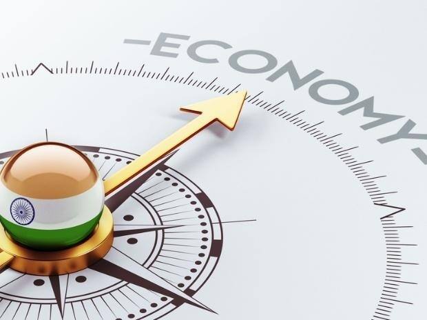 Economic Survey 2021-22: નાણા પ્રધાન નિર્મલા સીતારમણ મંગળવારે, ફેબ્રુઆરી 1 ના રોજ દેશનું સામાન્ય બજેટ રજૂ કરશે. નાણાકીય વર્ષ 2021-22 માટેનો આર્થિક સર્વે કાલે બજેટના એક દિવસ પહેલા એટલે કે 31 જાન્યુઆરીએ રજૂ કરવામાં આવશે. આજથી સંસદનું બજેટ શરૂ થઈ રહ્યું છે. આજે રાષ્ટ્રપતિ રામનાથ કોવિંદ સંસદના બંને ગૃહોને સંબોધિત કરીને બજેટ સત્ર શરૂ થશે. આ બજેટ સત્ર બે તબક્કામાં પૂર્ણ થશે. પ્રથમ તબક્કો 11 ફેબ્રુઆરી સુધી ચાલશે. ત્યારબાદ એક મહિના બાદ બજેટ સત્રનો બીજો તબક્કો 14 માર્ચથી શરૂ થશે અને 8 એપ્રિલ સુધી ચાલશે.