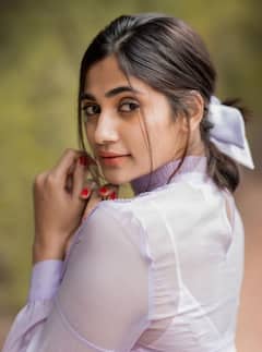 Losliya clicks: மில்கி...ஒயிட்டி...லாஸ்லியாவின் கியூட்டி ஸ்டில்ஸ்...!