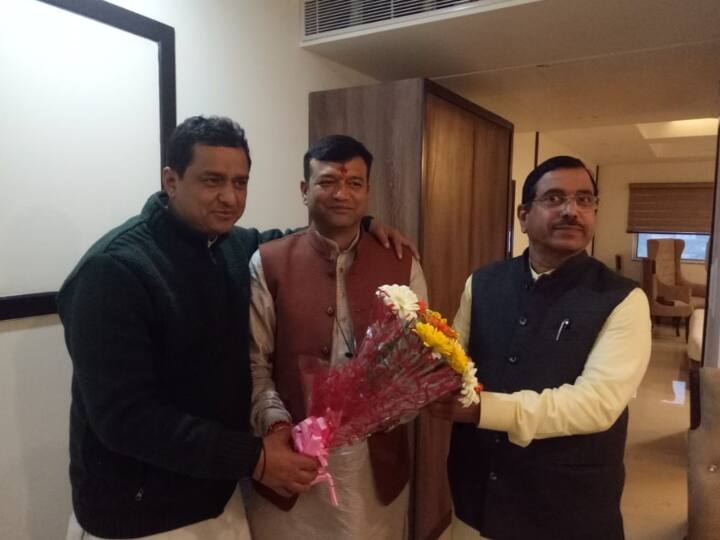 Uttarakhand Election 2022 MP Anil Baluni has ended Saurabh Thapliyal resentment ANN Uttarakhand Election 2022: चुनाव से पहले सांसद अनिल बलूनी ने दूर किया BJP का टेंशन, पार्टी के लिए किया ये बड़ा काम