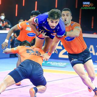 Pro Kabaddi League: यू मुंबा को दबंग दिल्ली केसी ने दूसरी बार हराया, 50 अंकों का आंकड़ा पार करने वाली बनी पहली टीम